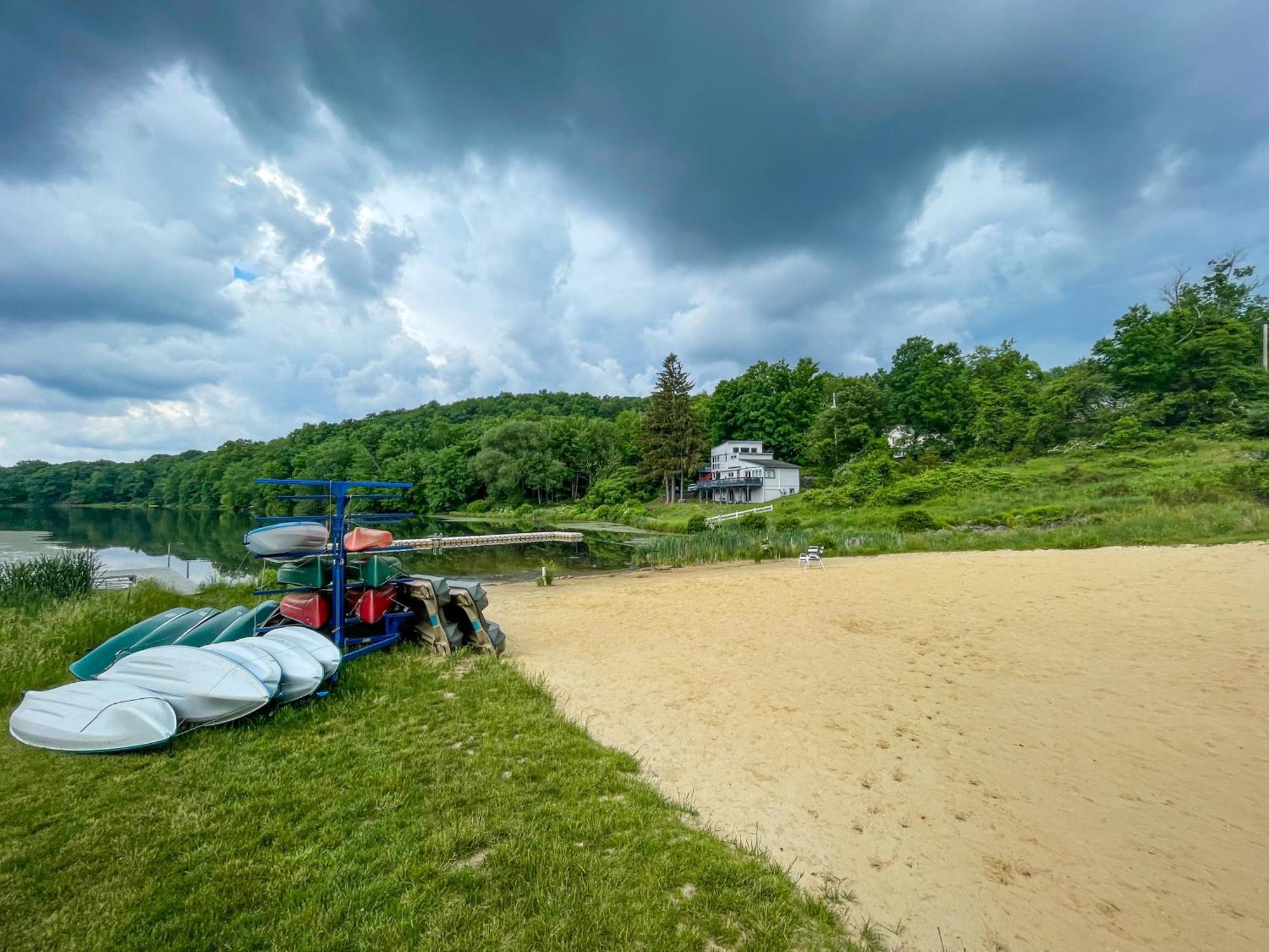 Unique Roundhouse: Hot Tub-Game Room-Firepit&More! Bushkill Extérieur photo