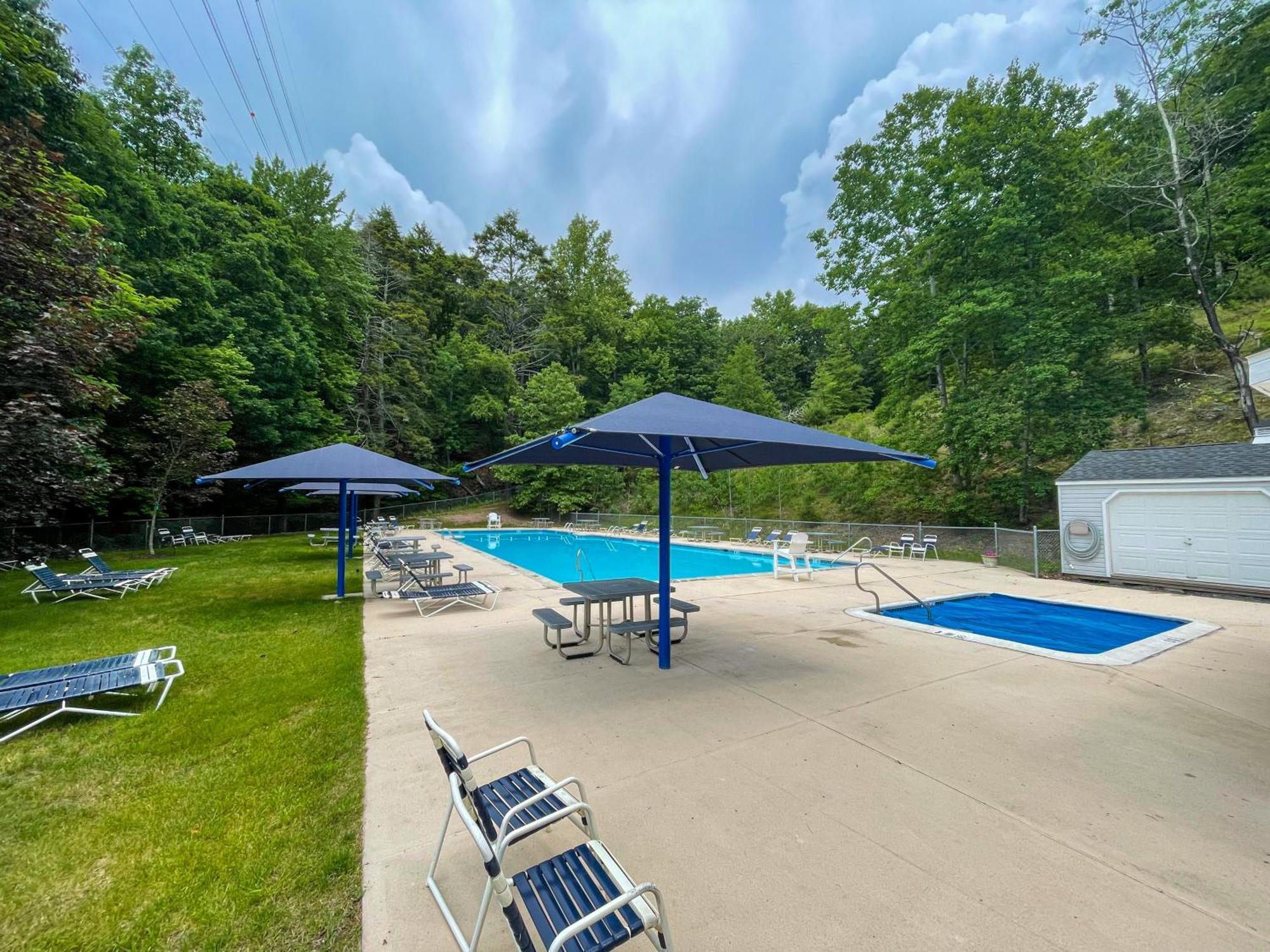 Unique Roundhouse: Hot Tub-Game Room-Firepit&More! Bushkill Extérieur photo