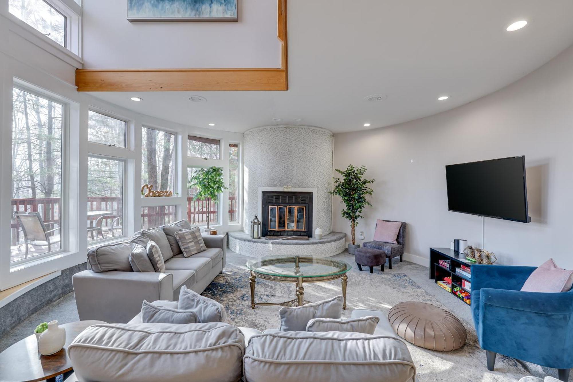 Unique Roundhouse: Hot Tub-Game Room-Firepit&More! Bushkill Extérieur photo